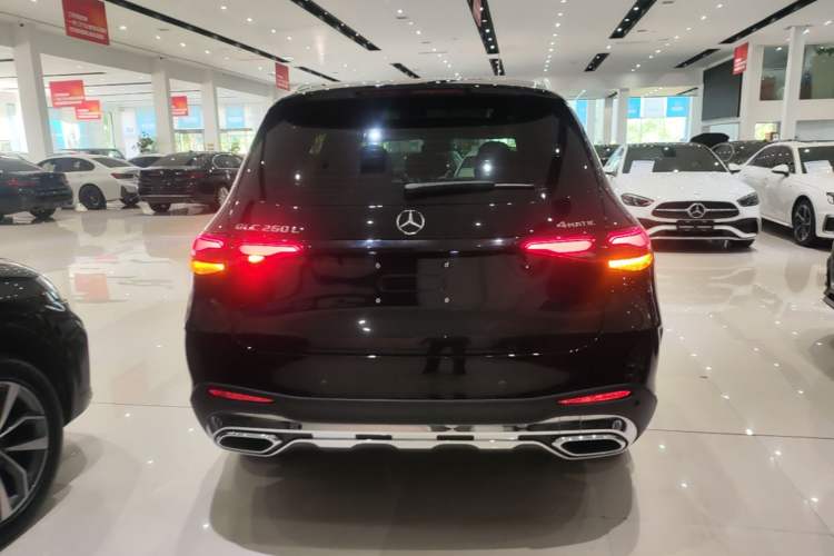 Used Mercedes-Benz GLC 2024 Facelifted GLC 260 L 4MATIC Luxury Version 5 Seats Rear