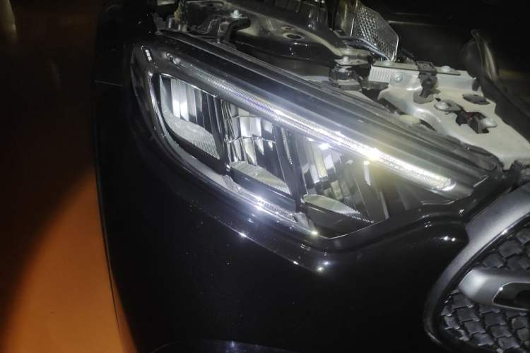 Used Mercedes-Benz GLC 2024 GLC 260 L 4MATIC Luxury Model 5 Seats Right Front Headlight