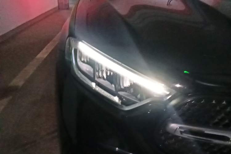 Used Mercedes-Benz GLC 2024 GLC 260 L 4MATIC Luxury Model 5 Seats Right Front Headlight