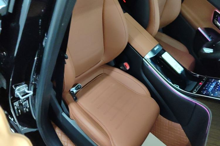 Used Mercedes-Benz GLC 2024 Refreshed GLC 300 L 4MATIC Dynamic Version 5 Seats Right Front Seat