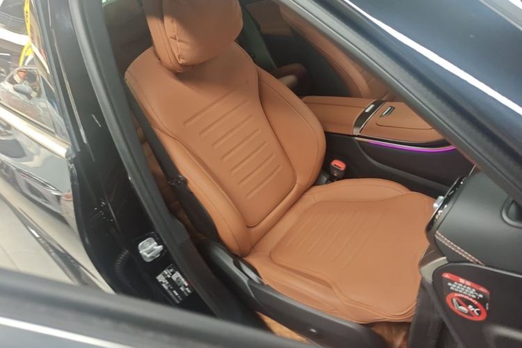 Used Mercedes-Benz GLC 2024 Facelifted GLC 260 L 4MATIC Luxury Version 5 Seats Right Front Seat