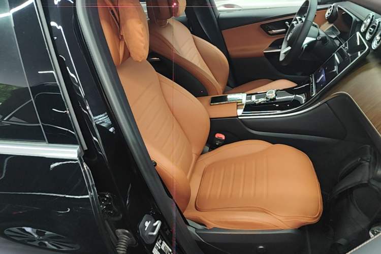 Used Mercedes-Benz GLC 2024 Refreshed GLC 300 L 4MATIC Dynamic Version 7-Seater Right Front Seat