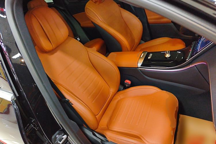 Used Mercedes-Benz GLC 2024 Facelifted GLC 260 L 4MATIC Luxury Version 5 Seats Right Front Seat