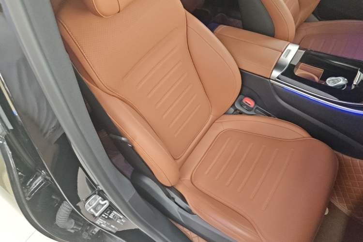 Used Mercedes-Benz GLC 2024 GLC 300 L 4MATIC Dynamic Edition 7-seater Right Front Seat