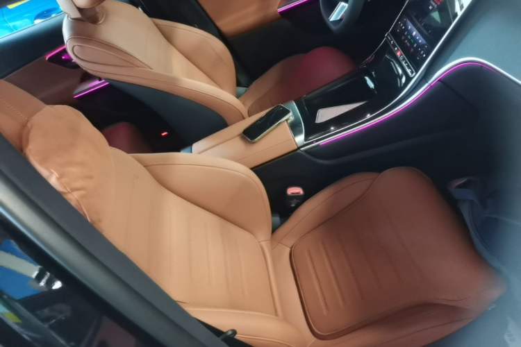 Used Mercedes-Benz GLC 2024 Refreshed GLC 260 L 4MATIC Luxury Version 7-Seater Right Front Seat