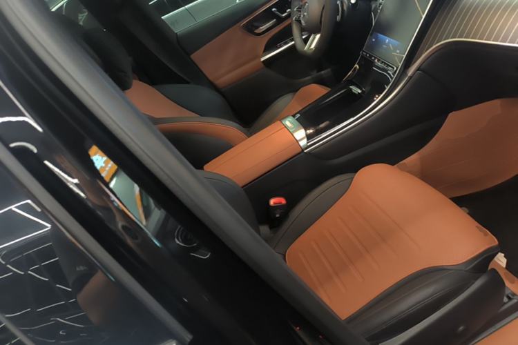 Used Mercedes-Benz GLC 2024 GLC 300 L 4MATIC Luxury Model 5 Seats Right Front Seat