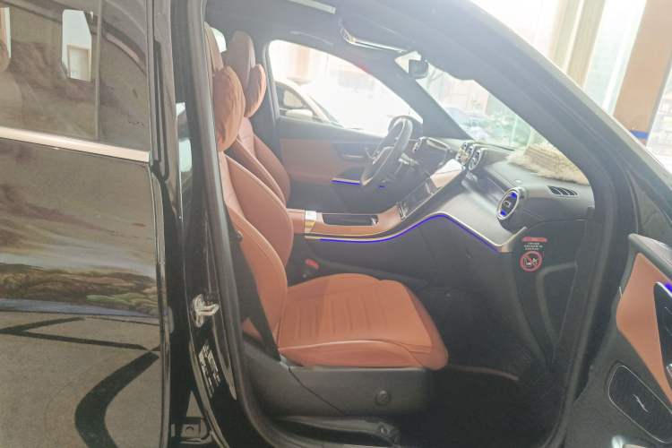 Used Mercedes-Benz GLC 2024 Facelifted GLC 260 L 4MATIC Luxury Version 5 Seats Right Front Seat