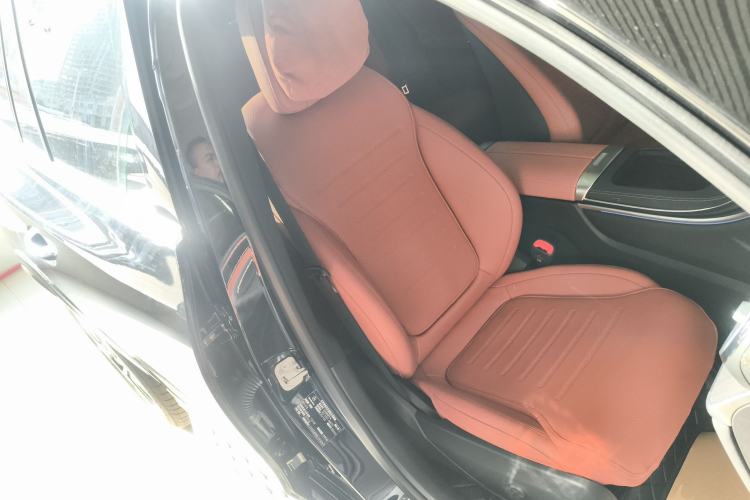 Used Mercedes-Benz GLC 2024 GLC 260 L 4MATIC Luxury Model 5 Seats Right Front Seat