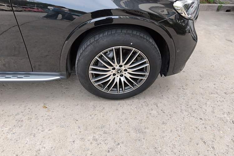Used Mercedes-Benz GLC 2024 GLC 300 L 4MATIC Dynamic Edition 5-seater Right Front Wheel Hub