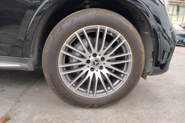 Used Mercedes-Benz GLC 2024 GLC 300 L 4MATIC Dynamic Edition 7-seater Right Front Wheel Hub