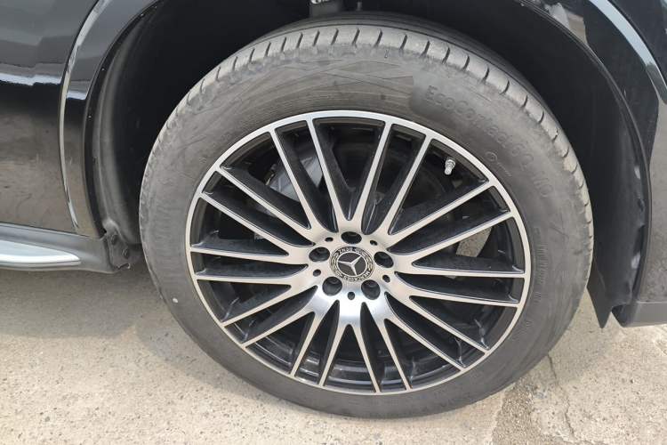 Used Mercedes-Benz GLC 2024 GLC 300 L 4MATIC Luxury Model 5 Seats Right Front Wheel Hub