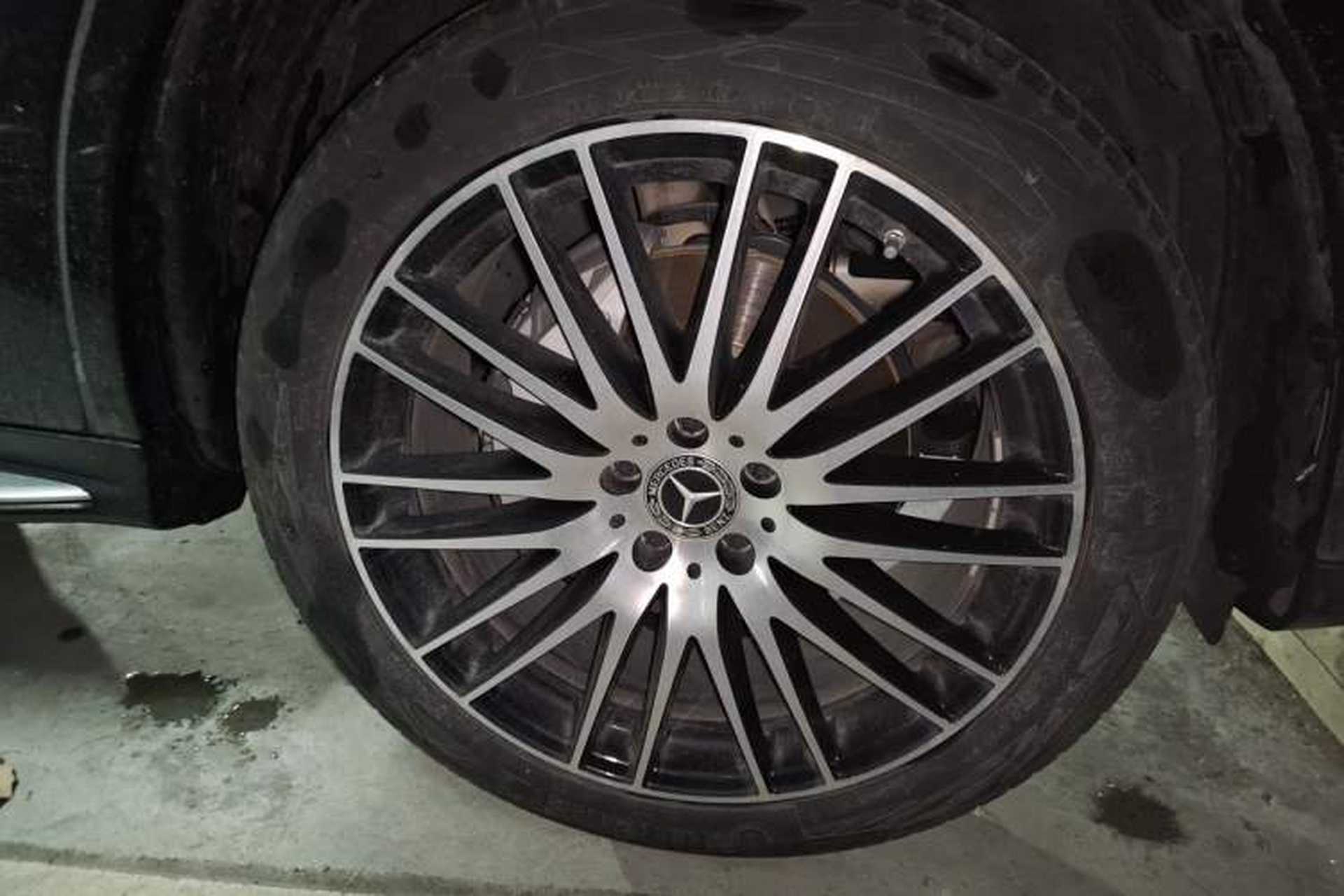 Used Mercedes-Benz GLC 2024 GLC 300 L 4MATIC Luxury Model 5 Seats Right Front Wheel Hub