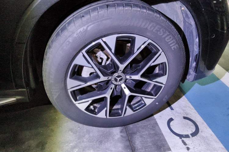 Used Mercedes-Benz GLC 2024 Facelifted GLC 260 L 4MATIC Luxury Version 5 Seats Right Front Wheel Hub