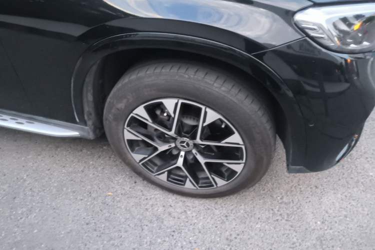 Used Mercedes-Benz GLC 2024 GLC 260 L 4MATIC Luxury Model 5 Seats Right Front Wheel Hub