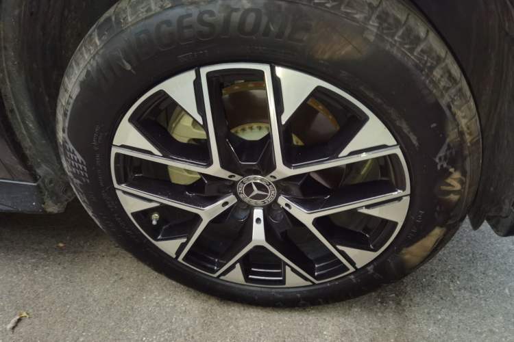 Used Mercedes-Benz GLC 2024 Facelifted GLC 260 L 4MATIC Luxury Version 5 Seats Right Front Wheel Hub
