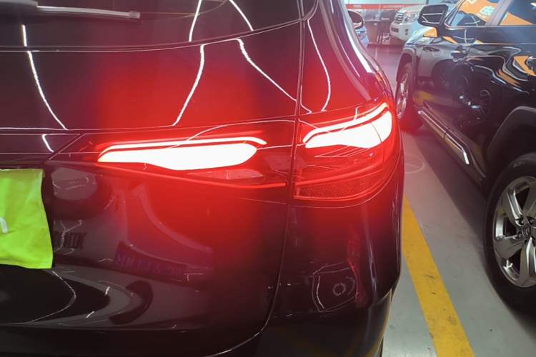 Used Mercedes-Benz GLC 2024 GLC 300 L 4MATIC Luxury Model 5 Seats Right Rear Taillight