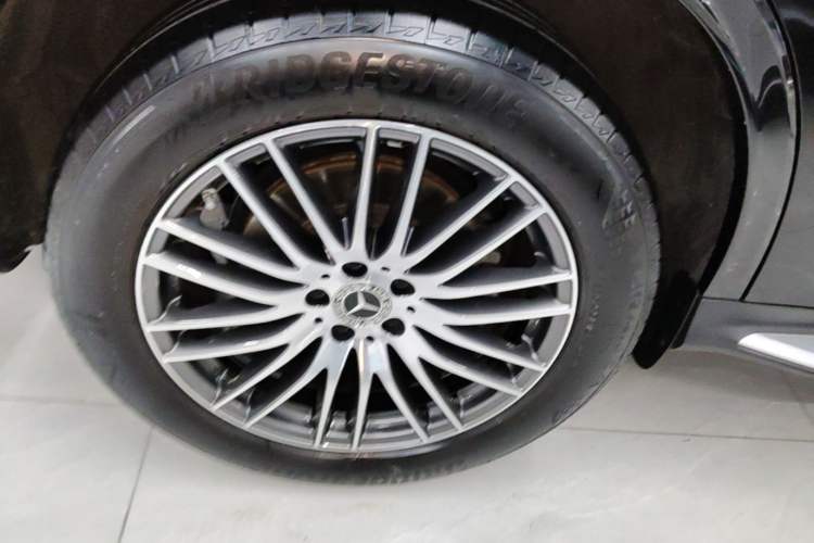 Used Mercedes-Benz GLC 2024 Refreshed GLC 300 L 4MATIC Dynamic Version 5 Seats Right Rear Wheel Hub