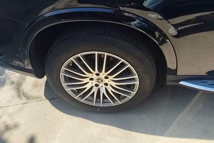 Used Mercedes-Benz GLC 2024 Refreshed GLC 300 L 4MATIC Dynamic Version 5 Seats Right Rear Wheel Hub
