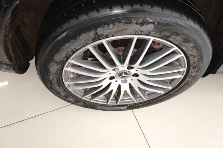 Used Mercedes-Benz GLC 2024 GLC 300 L 4MATIC Dynamic Edition 7-seater Right Rear Wheel Hub