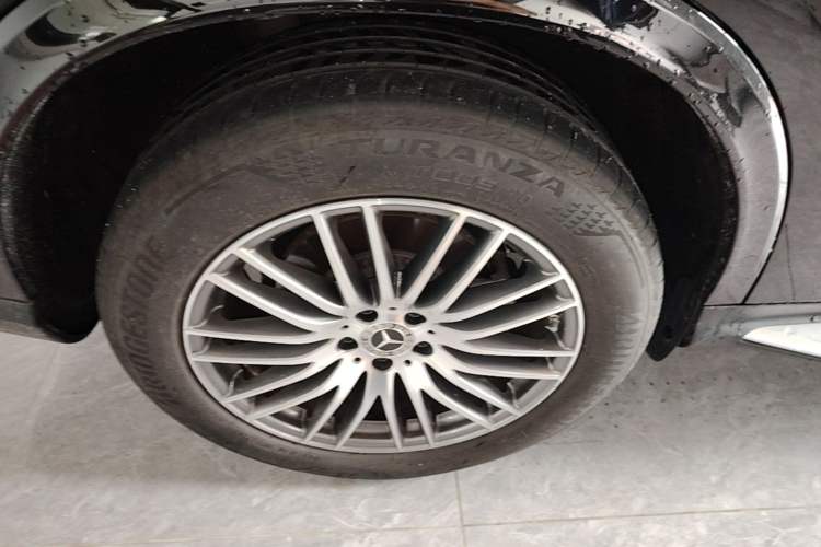 Used Mercedes-Benz GLC 2024 Refreshed GLC 300 L 4MATIC Dynamic Version 5 Seats Right Rear Wheel Hub