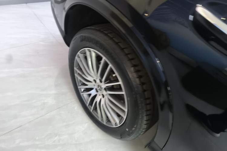 Used Mercedes-Benz GLC 2024 Refreshed GLC 300 L 4MATIC Dynamic Version 5 Seats Right Rear Wheel Hub