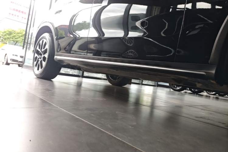 Used Mercedes-Benz GLC 2024 GLC 260 L 4MATIC Dynamic Edition 5-seater Right Side Sill