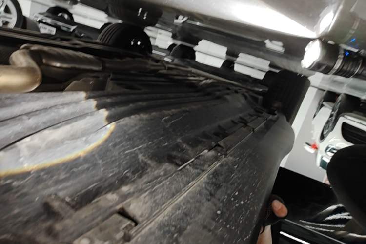 Used Mercedes-Benz GLC 2024 GLC 260 L 4MATIC Dynamic Edition 5-seater Right Side Sill