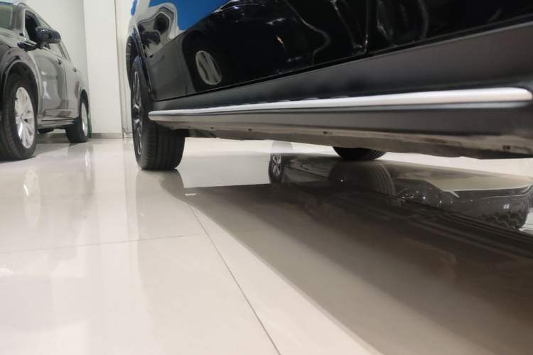Used Mercedes-Benz GLC 2024 Facelifted GLC 260 L 4MATIC Luxury Version 5 Seats Right Side Sill