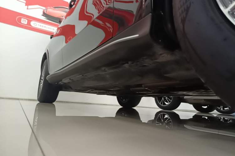 Used Mercedes-Benz GLC 2024 GLC 300 L 4MATIC Dynamic Edition 5-seater Right Side Sill
