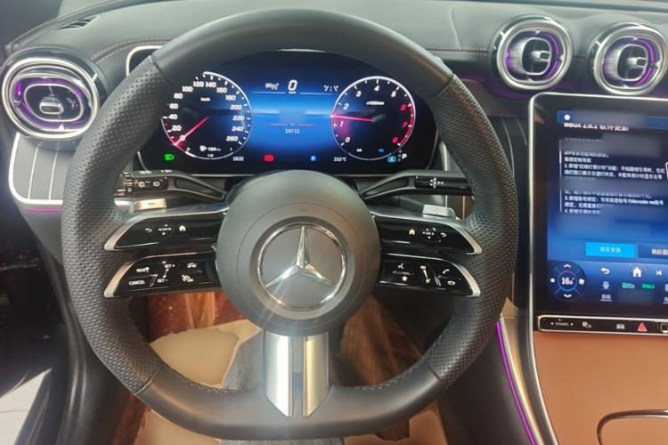 Used Mercedes-Benz GLC 2024 Facelifted GLC 260 L 4MATIC Luxury Version 5 Seats Steering Wheel