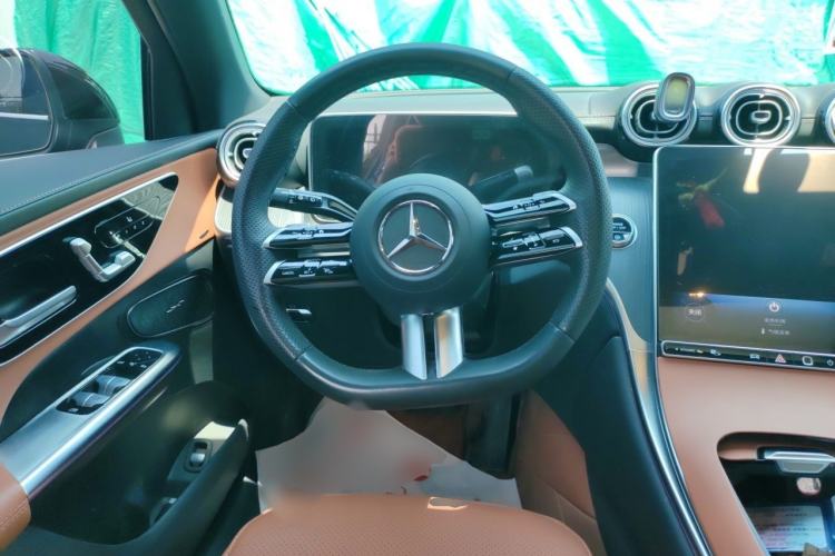 Used Mercedes-Benz GLC 2024 GLC 260 L 4MATIC Luxury Model 5 Seats Steering Wheel