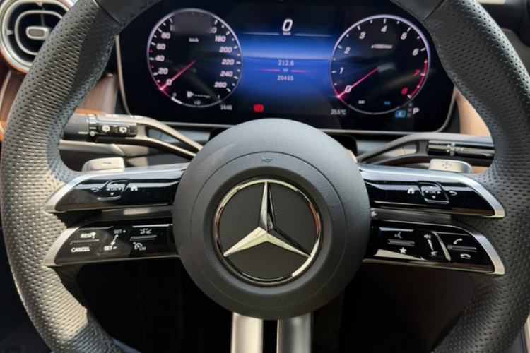 Used Mercedes-Benz GLC 2024 Refreshed GLC 300 L 4MATIC Dynamic Version 5 Seats Steering Wheel