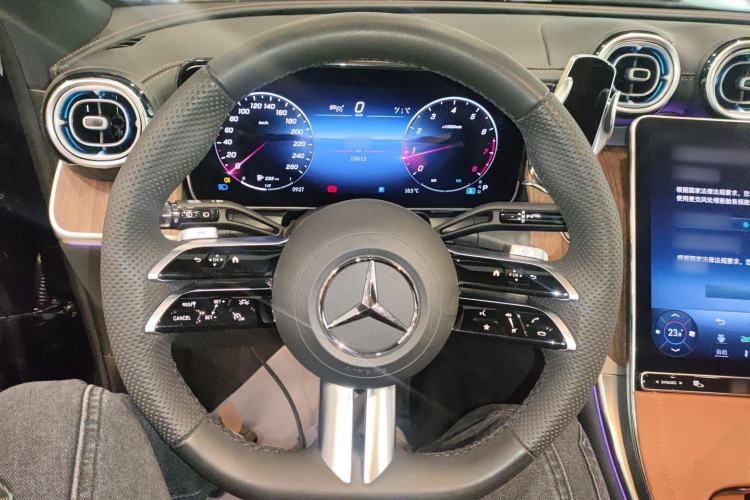 Used Mercedes-Benz GLC 2024 Refreshed GLC 300 L 4MATIC Dynamic Version 5 Seats Steering Wheel