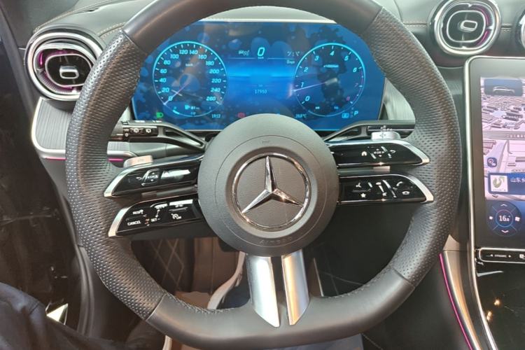 Used Mercedes-Benz GLC 2024 GLC 260 L 4MATIC Luxury Model 5 Seats Steering Wheel