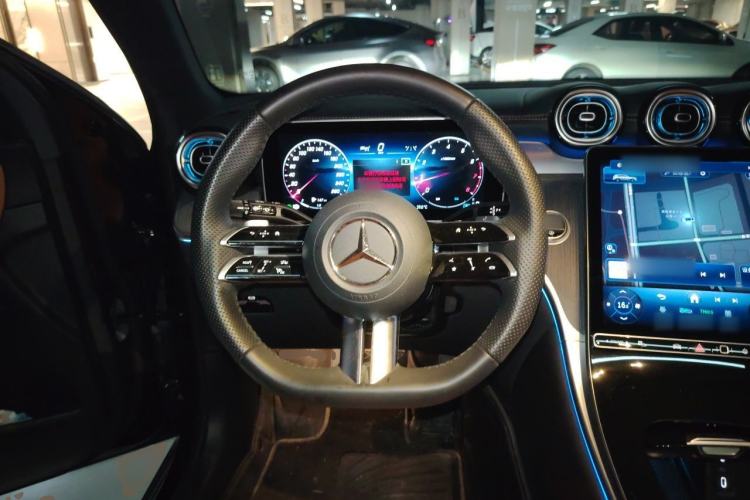 Used Mercedes-Benz GLC 2024 GLC 260 L 4MATIC Luxury Model 5 Seats Steering Wheel