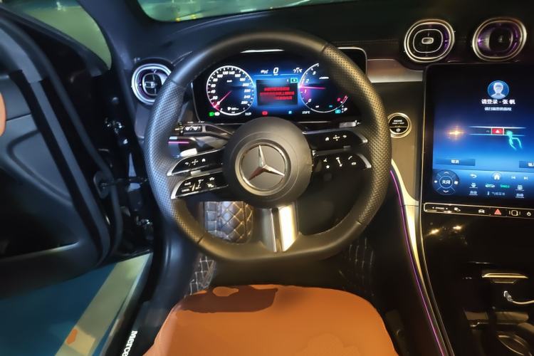 Used Mercedes-Benz GLC 2024 GLC 260 L 4MATIC Luxury Model 5 Seats Steering Wheel