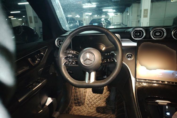 Used Mercedes-Benz GLC 2024 GLC 260 L 4MATIC Luxury Model 5 Seats Steering Wheel