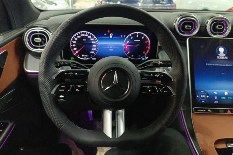 Used Mercedes-Benz GLC 2024 Facelifted GLC 260 L 4MATIC Luxury Version 5 Seats Steering Wheel