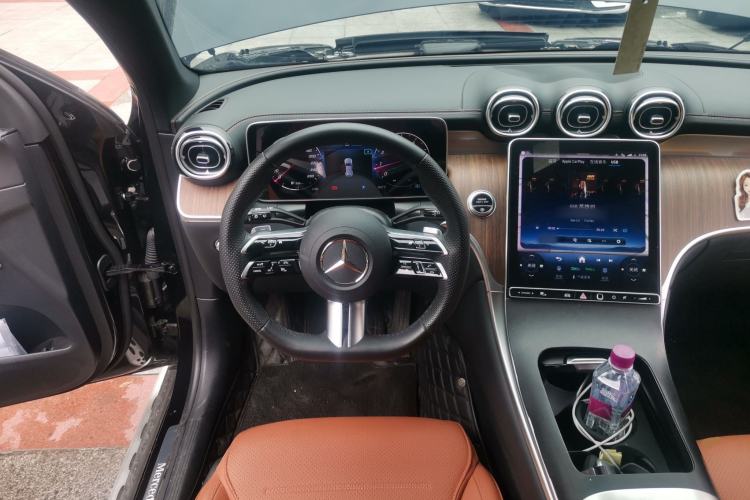 Used Mercedes-Benz GLC 2024 Refreshed GLC 300 L 4MATIC Dynamic Version 5 Seats Steering Wheel