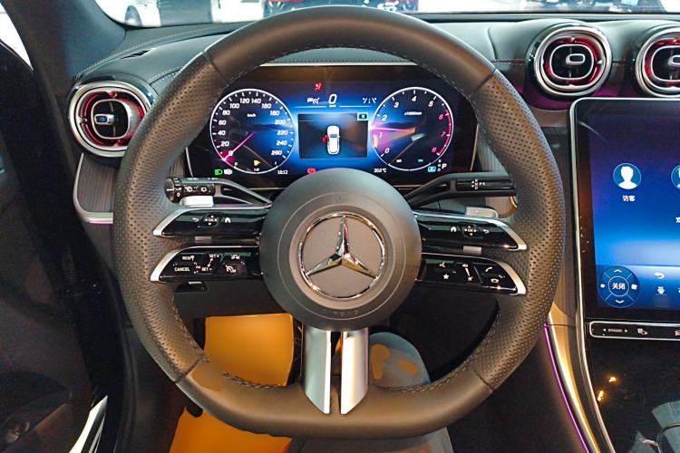 Used Mercedes-Benz GLC 2024 Facelifted GLC 260 L 4MATIC Luxury Version 5 Seats Steering Wheel