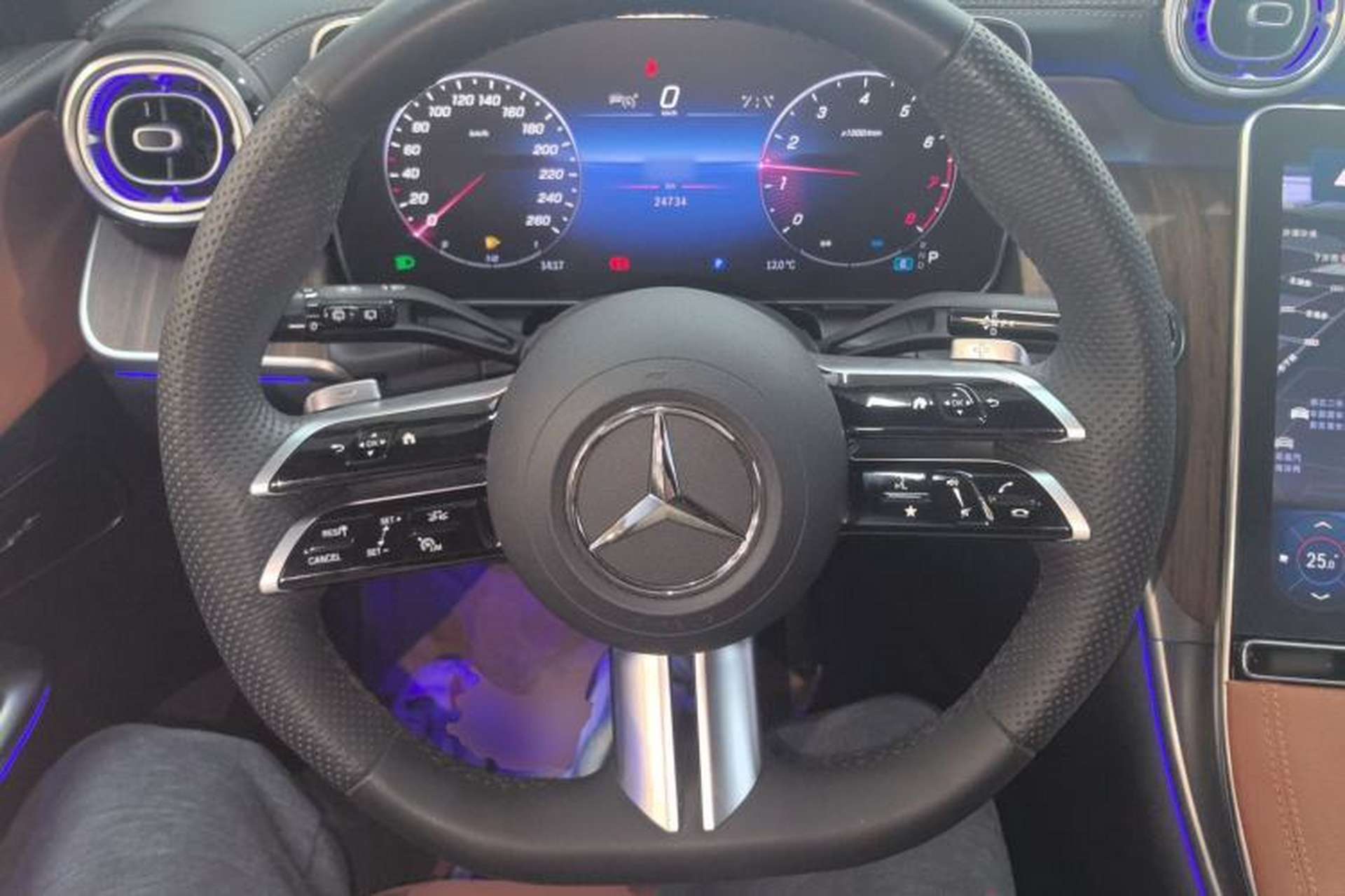 Used Mercedes-Benz GLC 2024 Refreshed GLC 300 L 4MATIC Dynamic Version 5 Seats Steering Wheel