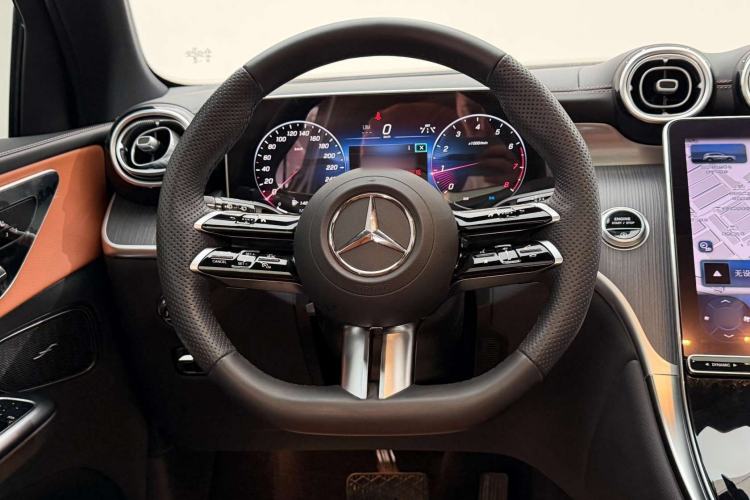 Used Mercedes-Benz GLC 2024 GLC 260 L 4MATIC Luxury Model 5 Seats Steering Wheel