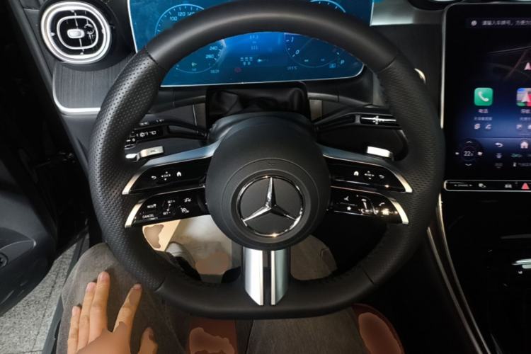 Used Mercedes-Benz GLC 2024 Refreshed GLC 260 L 4MATIC Luxury Version 7-Seater Steering Wheel