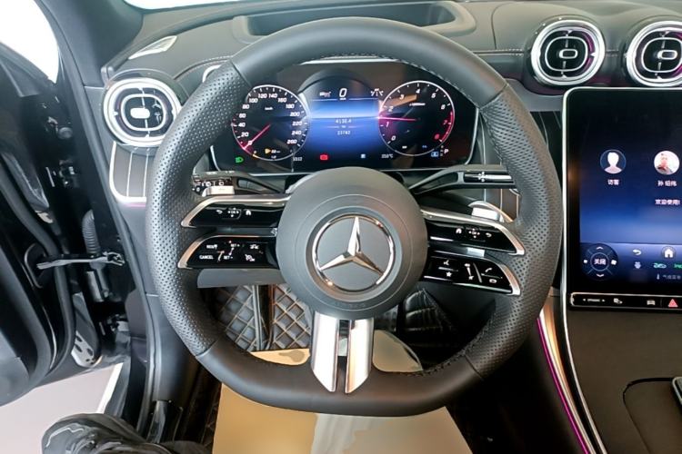 Used Mercedes-Benz GLC 2024 GLC 300 L 4MATIC Luxury Model 5 Seats Steering Wheel