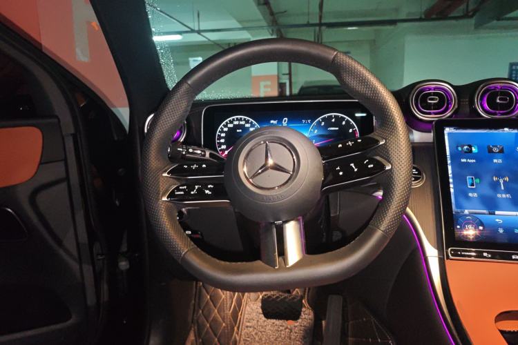 Used Mercedes-Benz GLC 2024 Facelifted GLC 260 L 4MATIC Luxury Version 5 Seats Steering Wheel