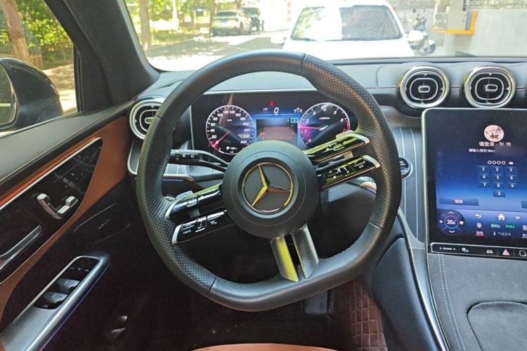Used Mercedes-Benz GLC 2024 GLC 260 L 4MATIC Luxury Model 5 Seats Steering Wheel