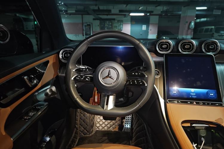 Used Mercedes-Benz GLC 2024 GLC 300 L 4MATIC Luxury Model 5 Seats Steering Wheel