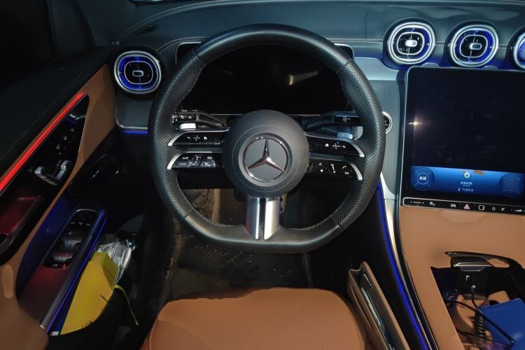 Used Mercedes-Benz GLC 2024 GLC 260 L 4MATIC Luxury Model 5 Seats Steering Wheel