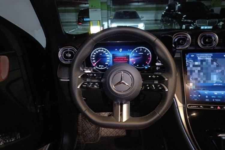 Used Mercedes-Benz GLC 2024 GLC 260 L 4MATIC Luxury Model 5 Seats Steering Wheel