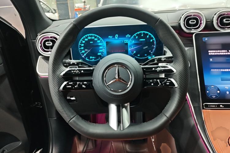 Used Mercedes-Benz GLC 2024 GLC 260 L 4MATIC Luxury Model 5 Seats Steering Wheel